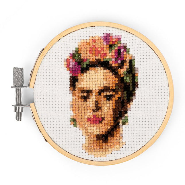 Mini kruisteek borduren “Frida” - DIY pakket