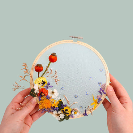 Gedroogde bloemen in borduurring - DIY pakket
