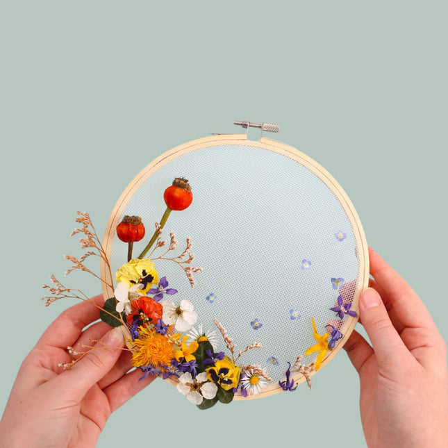 Gedroogde bloemen in borduurring - DIY pakket